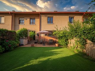 Reihenhaus  Llosa de la 32. Chalet adosado con jardín privado en la fresneda, una de las urb