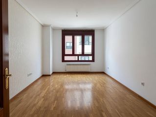 Etagenwohnung  Calle peña rueda 6. 2º piso luminoso con terraza y garaje en el berrón! oportunidad