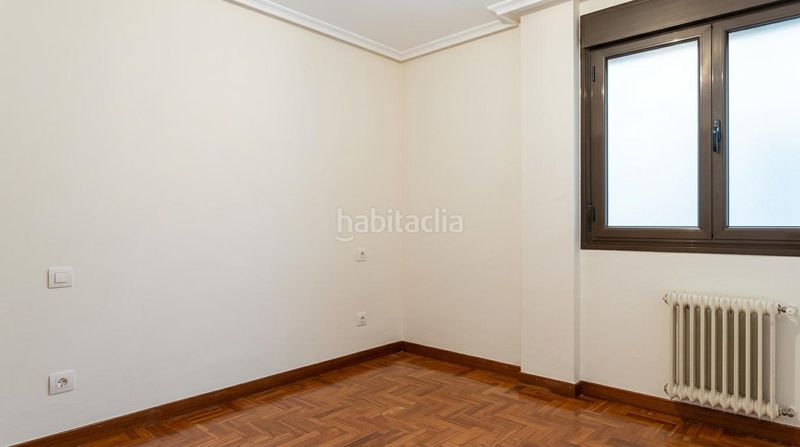 Foto f11f0659-d743-497d-bb28-156d22cfc66a. Lloguer pis amb calefacció aparcament a Salesas - Foncalada - Campoamor Oviedo