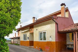 Casa adossada a San Claudio - Trubia - Las Caldas. Casa de aldea con vistas y terreno.