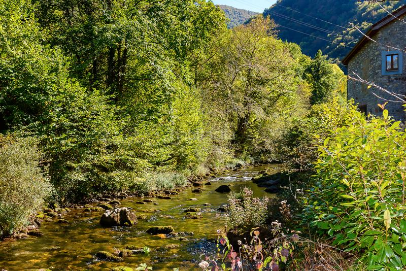 Foto 246e7428-14cf-4014-89aa-ab52dc101fc3. Casa  independiente con licencia vacacional en Somiedo