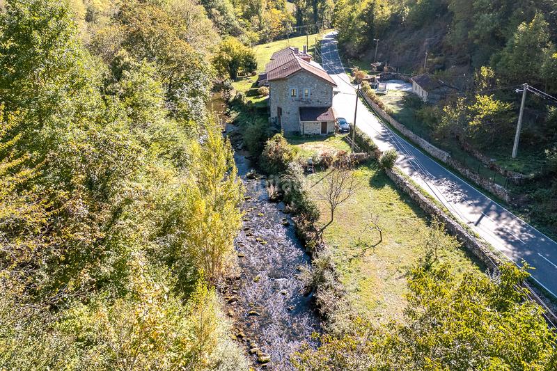 Foto 2640e5a9-8d69-4a7e-bdb7-45504520e1dc. Casa  independiente con licencia vacacional en Somiedo