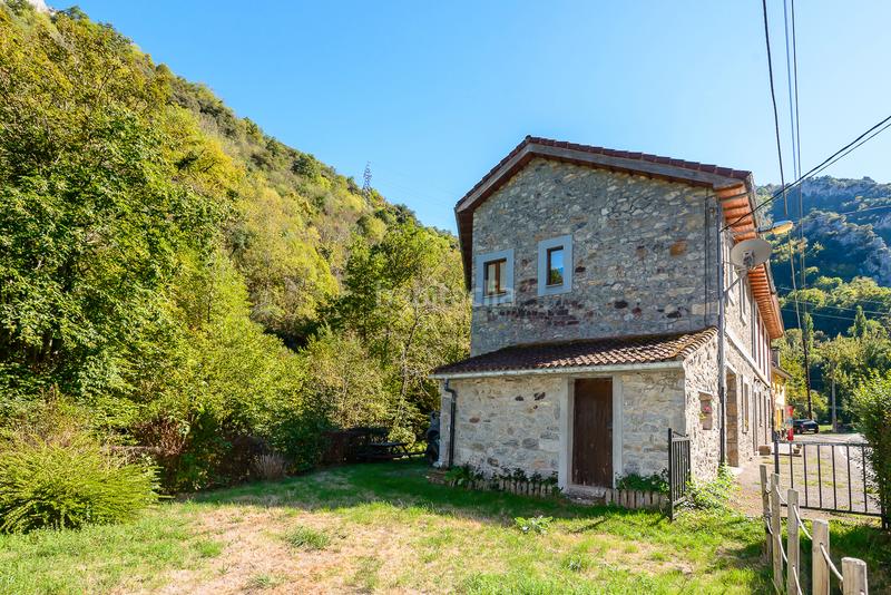 Foto 77b2af99-038b-4b68-8cfb-9150ff88d65f. Casa  independiente con licencia vacacional en Somiedo