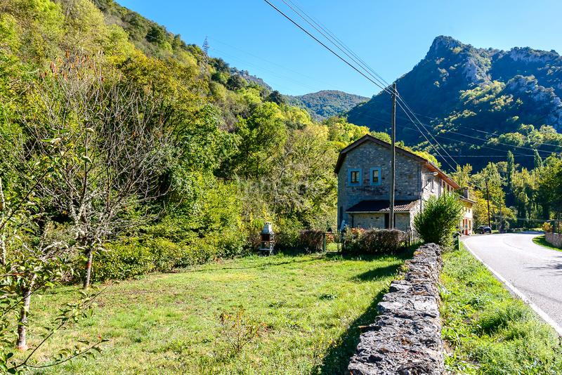 Foto e832f9ef-71b6-4a98-bc0e-55ab0b7c39b3. Casa  independiente con licencia vacacional en Somiedo