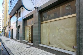 Local Comercial en Calle de echegaray 9. Local comercial en venta en el llano  amplio y versátil  con pos
