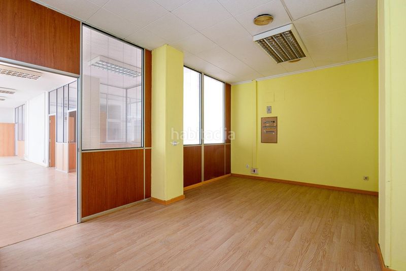 Foto b2bcf75c-8579-4974-8030-f285bf8e66bd. Local comercial a calle de echegaray 9 a Llano Gijón