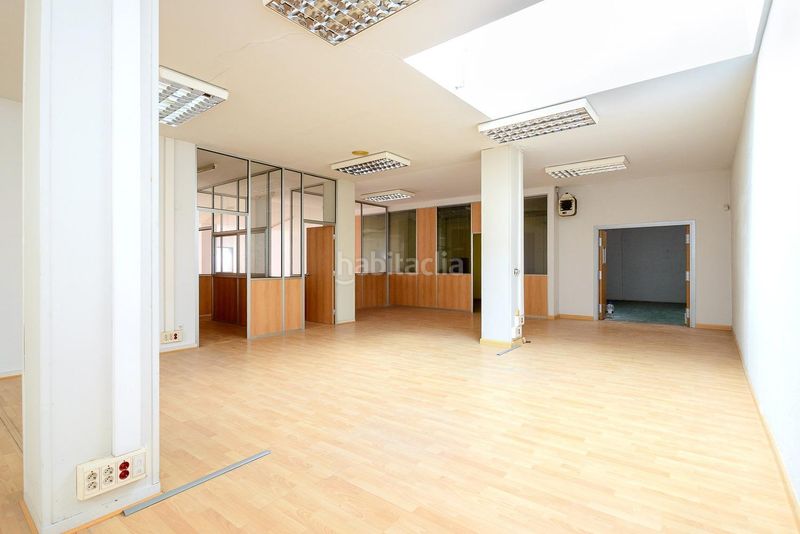Foto c837f5c8-49c7-406e-a10c-d28e6b37fc7a. Local comercial a calle de echegaray 9 a Llano Gijón
