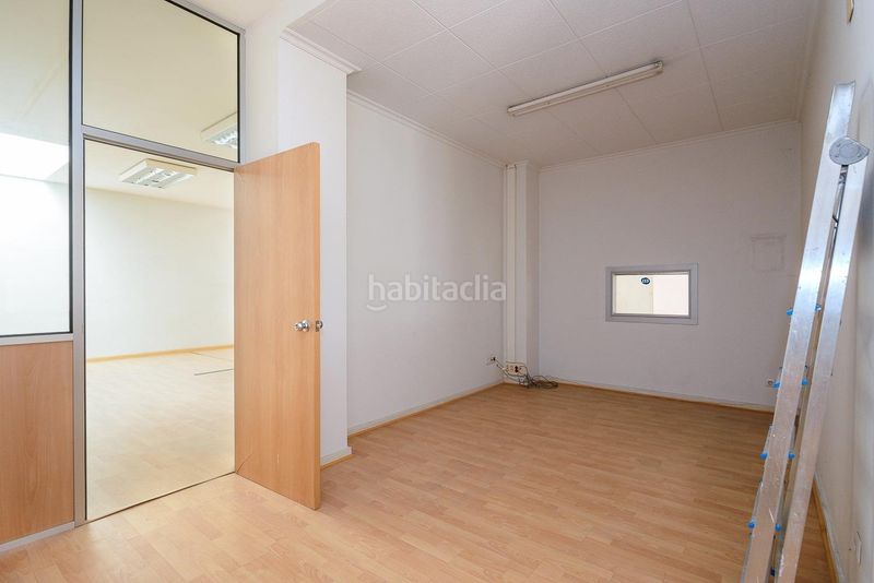 Foto c8fc1c6a-2268-4a80-9e9b-975be7308c58. Local comercial a calle de echegaray 9 a Llano Gijón
