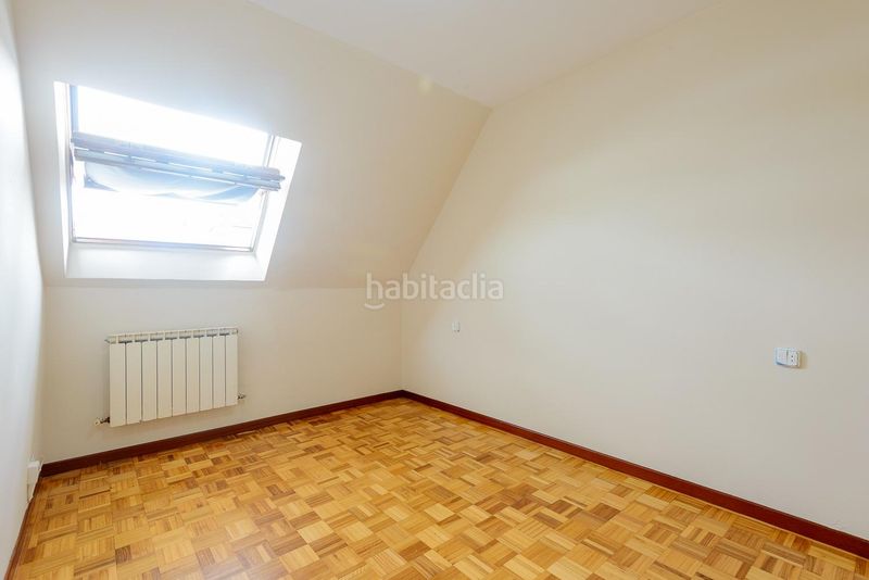 Foto a3272179-70c4-4597-a3fa-9e8063db0d50. Àtic a calle valeriano leon 10 a la pola Siero Siero