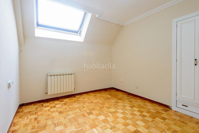 Foto 1523d4e0-2878-4a80-93c1-fbe07ebe2714. Àtic a calle valeriano leon 10 a la pola Siero Siero