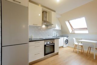 Attique  Calle valeriano leon 10. Ático en pola de siero