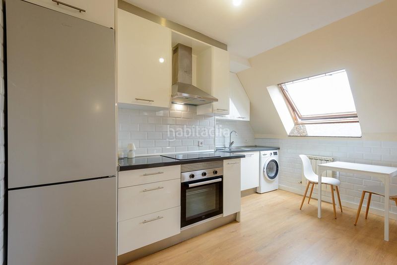 Foto 385e68ad-31cc-4f65-b737-dd2db0f3e7c4. Àtic a calle valeriano leon 10 a la pola Siero Siero