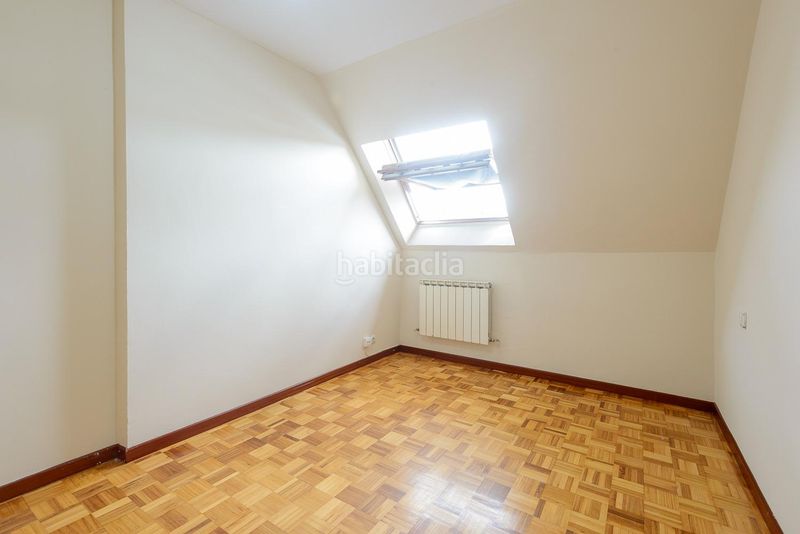 Foto dd1b0d07-31b3-46e4-aab5-ab9083d342b4. Àtic a calle valeriano leon 10 a la pola Siero Siero