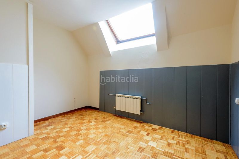 Foto f015ca01-505c-43b8-988d-2689308aa4fb. Àtic a calle valeriano leon 10 a la pola Siero Siero