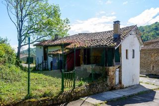 Maison à Bimenes. Encantadora casa independiente con jardín en el corazón de san j