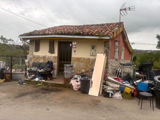 Xalet a Barrio santa ana abuli 1. Se vende casa ocupada en oviedo