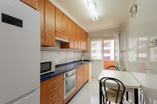 Piso  Alejandro casona. Amplia vivienda con garaje,  dos terrazas y  excelente luminosid