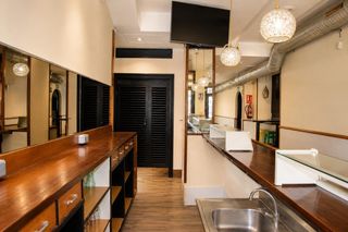 Geschäftsraum in Calle bermudez castro 92. Local con licencia de bar, totalmente equipado y a la venta por