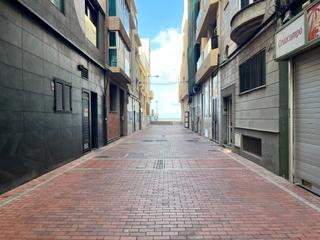 Local Comercial en Calle hierro 4. 2 almacenes amplios en las canteras  se venden juntos o por sep