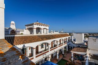 Chalet à Calle arrecife 2. Propiedad exclusiva con piscina climatizada y mirador 360º en el