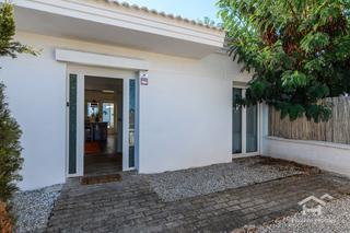 Xalet a Calle choco 39. Villa mediterránea renovada con piscina y dos viviendas independ