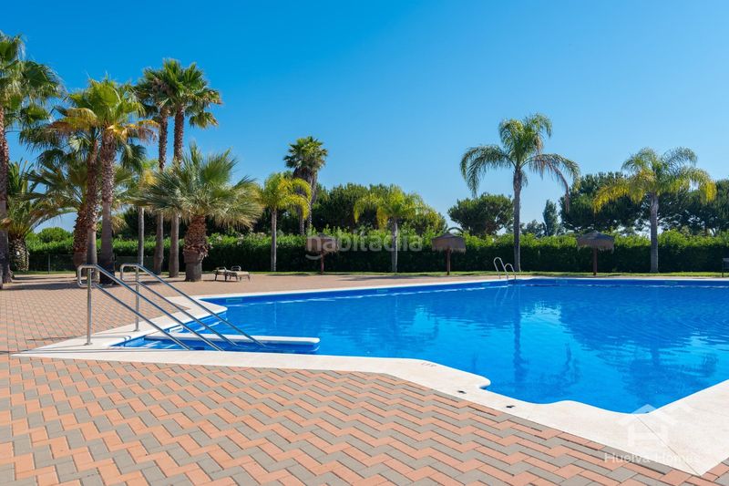 Foto d1e167e8-f89f-4ba0-b6ae-f38a18c3c805. Apartamento en calle calle casa de santa margarita 15 una joya entre el golf y el mar luminosidad, tranquilidad y calidad de vida en prado golf en Ayamonte