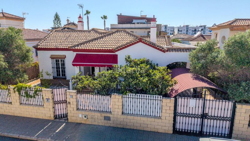 Foto 09fd04da-43b6-4575-be18-f2b0df98198f. Xalet amb aparcament piscina a Ayamonte ciudad Ayamonte