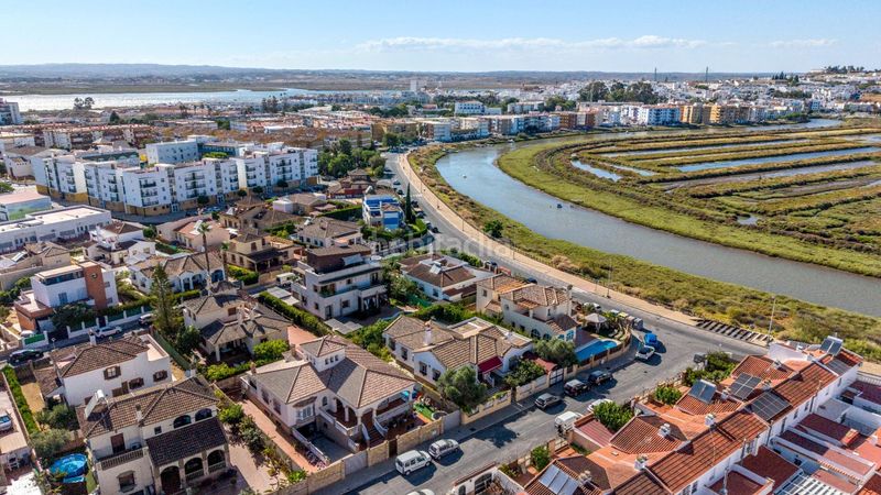Foto 09ff9713-fe50-4df5-865a-7c1a0625f34a. Xalet amb aparcament piscina a Ayamonte ciudad Ayamonte
