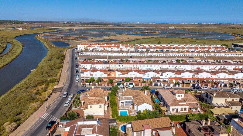 Foto 2f217425-d9dc-4992-b739-87ea0facfb99. Xalet amb aparcament piscina a Ayamonte ciudad Ayamonte