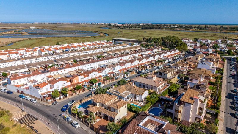 Foto 875d4040-63ac-4b06-9db6-dea1210b496b. Xalet amb aparcament piscina a Ayamonte ciudad Ayamonte