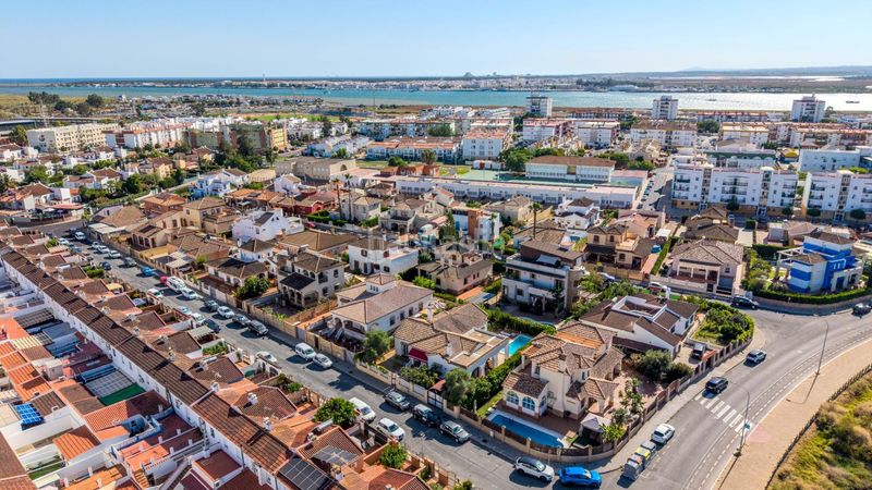 Foto b7880f62-63da-4a77-a96d-210f3dce87b6. Xalet amb aparcament piscina a Ayamonte ciudad Ayamonte