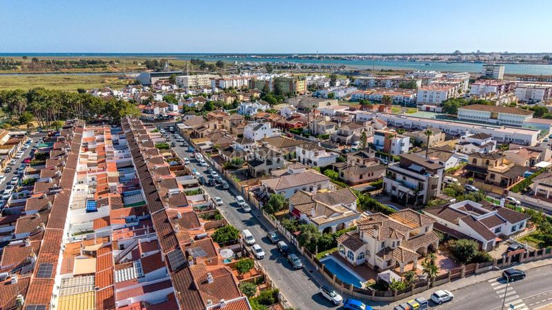 Foto baaa6a30-cf5a-4914-b48c-8977aaecfd98. Xalet amb aparcament piscina a Ayamonte ciudad Ayamonte