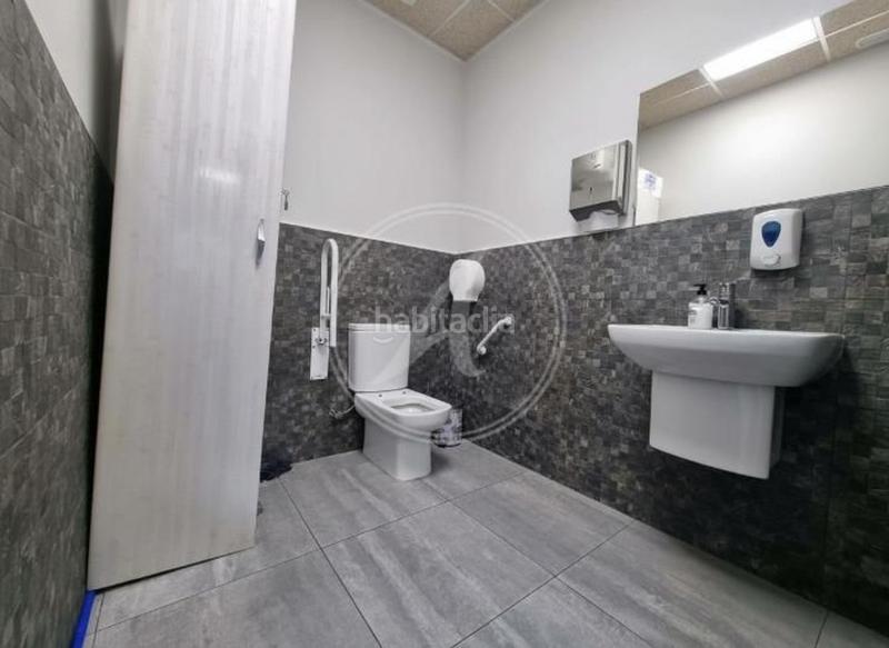 Foto c68b7f45-772c-4b8b-8d94-6e7d9f9c76a6. Local comercial en Juan XXIII Alicante