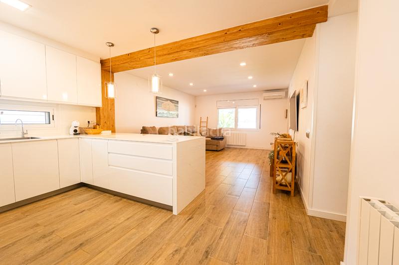 Foto 047fed66-006d-4af2-85ee-00f3891936e4. Casa amb xemeneia calefacció aparcament a Santa Oliva