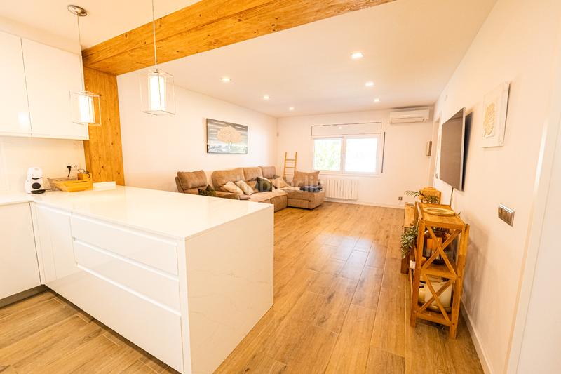 Foto f0f0bf54-a7b9-42ab-8f49-f4f2902bbfdf. Casa amb xemeneia calefacció aparcament a Santa Oliva