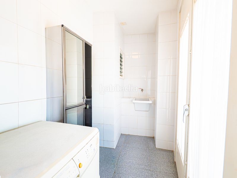 Foto f0a7d94e-b7eb-4af5-a6ac-ad1e646b2e50. Edificio en Arboç (L´)