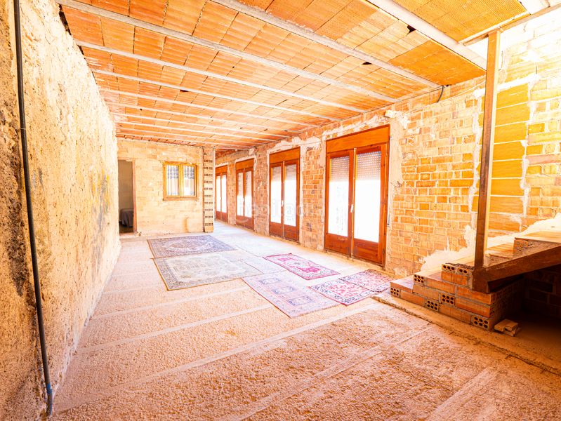 Foto c89b802d-23e1-4e8d-84a9-8a613ba34cf2. Edifici a Arboç (L´)