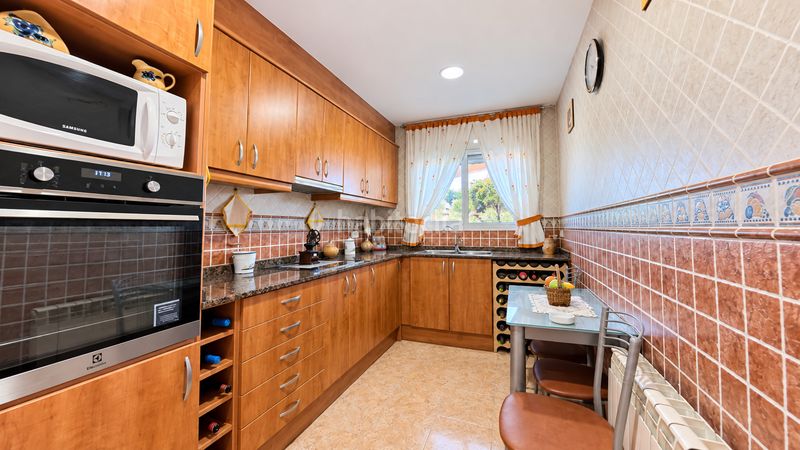 Foto f18839d0-ede1-480d-9965-36b550a5e4c9. Haus mit heizung pool in Montmell (El)