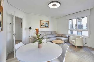 Miete Appartement  Trueba kalea 7. Apartamento amplio y luminoso situado en el centro del barrio de