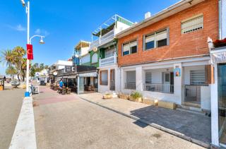 Casa adossada  Paseo maritimo el pedregal 21. Vivienda con potencial frente al mar en el paseo marítimo de ped