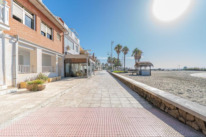 Foto 49955040-ff6e-4ea6-97d7-734e9081bfe6. Semi detached house in paseo maritimo el pedregal 21 in Málaga