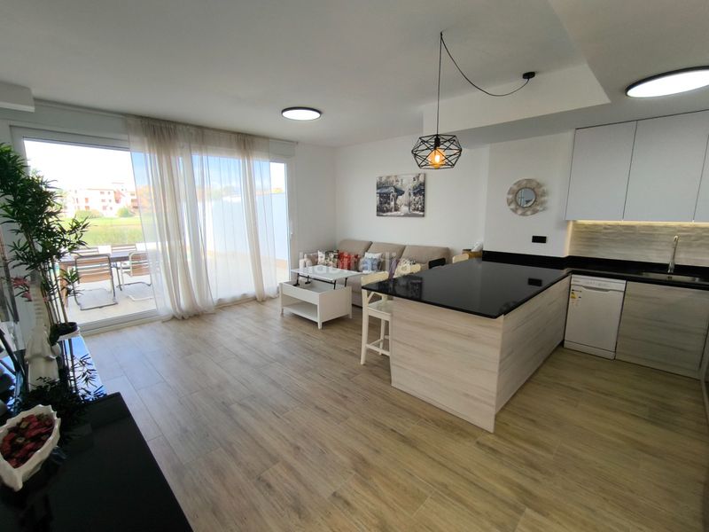 Foto 54e9f7c3-d36c-41cd-a2e4-e77d03559b81. Semi detached house 180m<sup>2</sup> in calle fotógrafo tiana 8 in Alcázares (Los)
