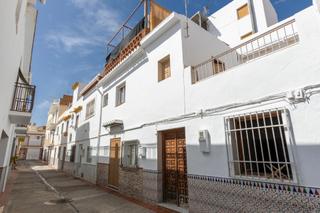 Casa en Calle manuel de falla 11. Vivienda para reformar en molvizar