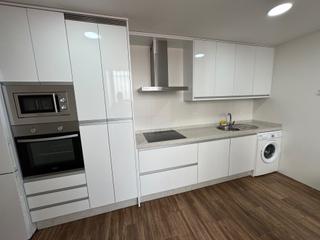 Lloguer Pis  Calle jardines 16. Piso semi reformado con la cocina de silestone