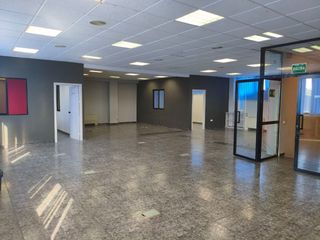 Affitto Capannone industriale in Avenida andalucía 7. Nave en dos alturas con oficina y almacen
