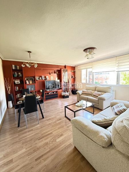 Foto 83a4f462-6d91-484a-9c5a-876292624baa. Pis amb calefacció aparcament a Valdebernardo-Valderribas Madrid