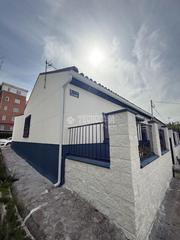 Maison jumele en Ambroz. Casa en venta en madrid