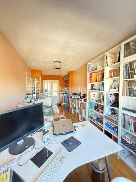 Foto 9a80ef07-f878-4bfe-8cc8-78bd344a043e. Pis amb calefacció aparcament a Valdebernardo-Valderribas Madrid