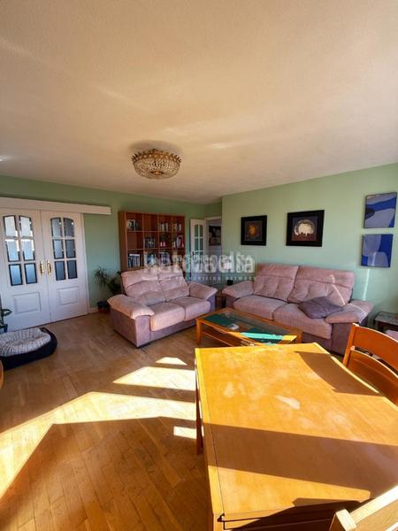 Foto e082a6d4-d3ad-4ee8-a6f0-72aae621b599. Pis amb calefacció aparcament a Valdebernardo-Valderribas Madrid