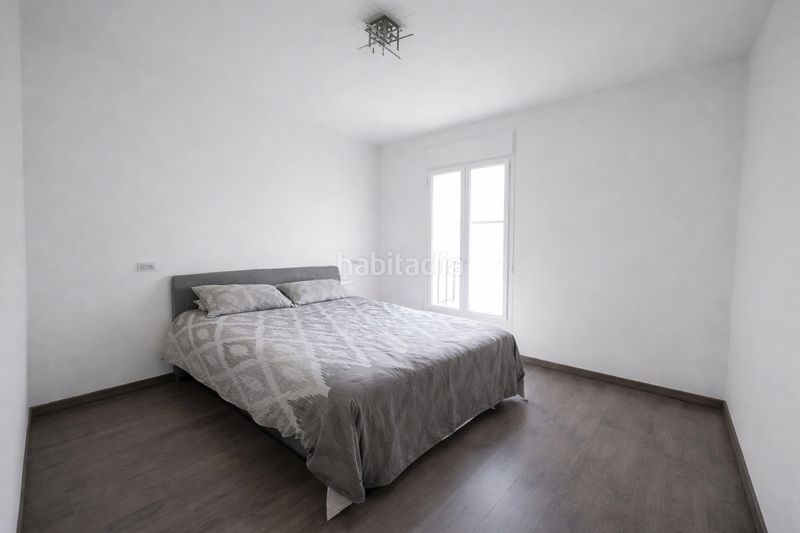 Foto 31ee1417-b134-40b4-809a-7c978adcb9d6. Casa aparellada a Centre Masnou (El)